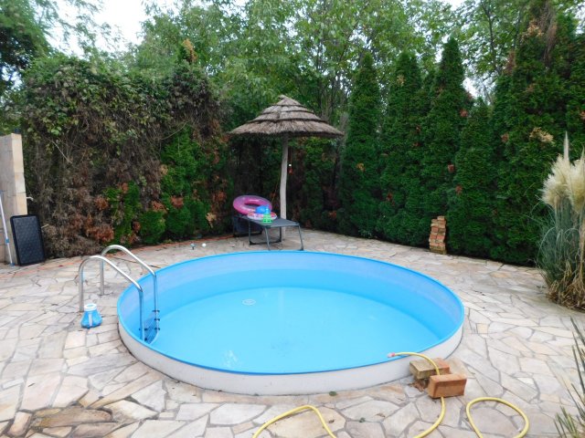 Eladó családi ház, Keszthelyen 141.545 M Ft, 5 szobás