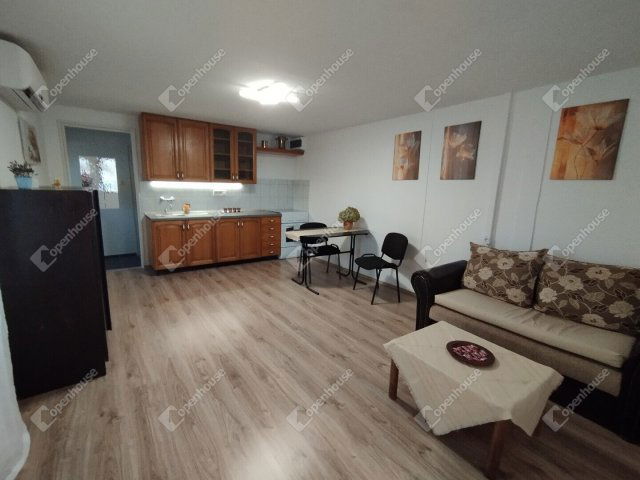 Eladó családi ház, Győrött 22.5 M Ft, 1 szobás