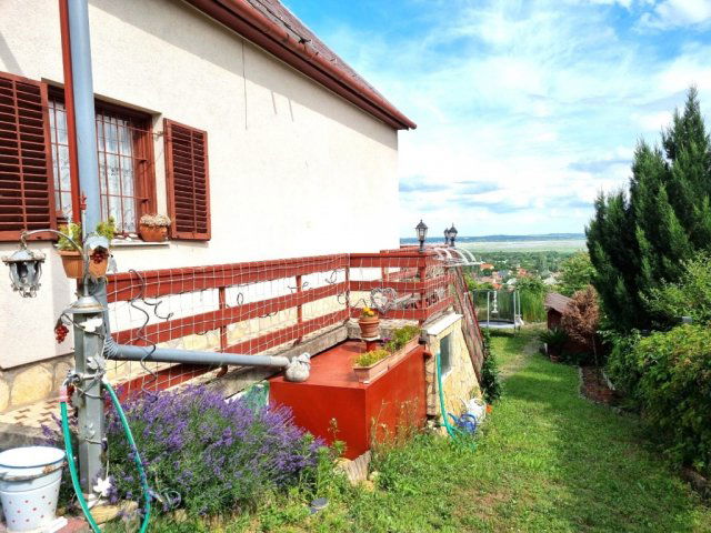 Eladó családi ház, Pákozdon 69.9 M Ft, 3 szobás
