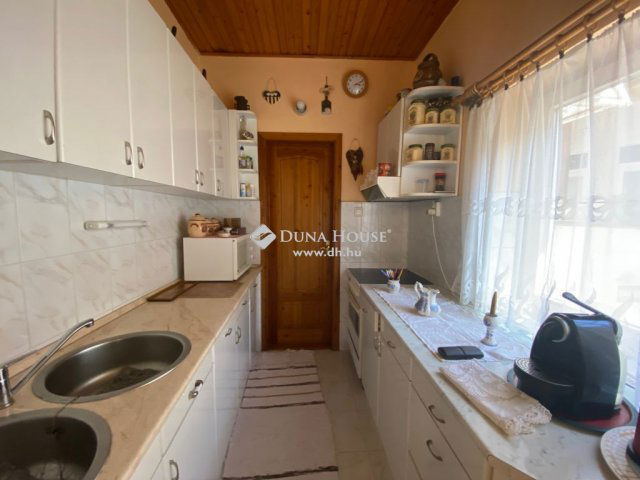 Eladó téglalakás, Esztergomban 178 M Ft, 2 szobás