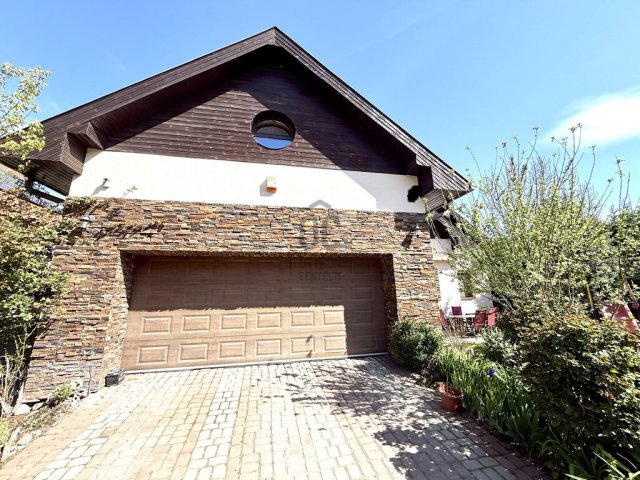 Eladó családi ház, Pomázon 179.9 M Ft, 6 szobás