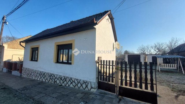 Eladó családi ház, Dombóváron 20.99 M Ft, 3 szobás