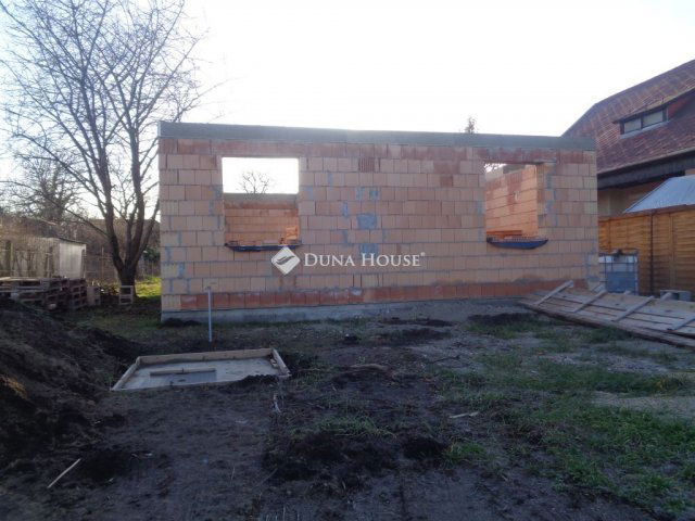 Eladó családi ház, Velencén 49.5 M Ft, 3 szobás