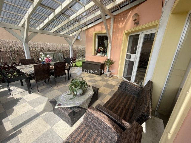 Eladó családi ház, Tahitótfalun 94.9 M Ft, 3+2 szobás