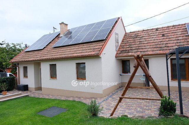 Eladó családi ház, Fóton 142.5 M Ft, 3+1 szobás