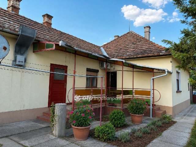 Eladó családi ház, Cegléden 48.5 M Ft, 2+1 szobás