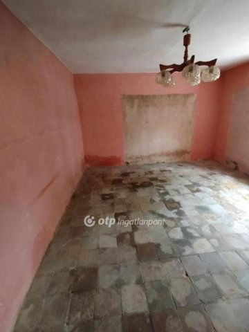 Eladó családi ház, Pécsett 18.99 M Ft, 1 szobás