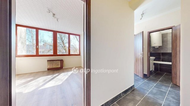 Eladó panellakás, Nyírbátorban 37.8 M Ft, 2 szobás