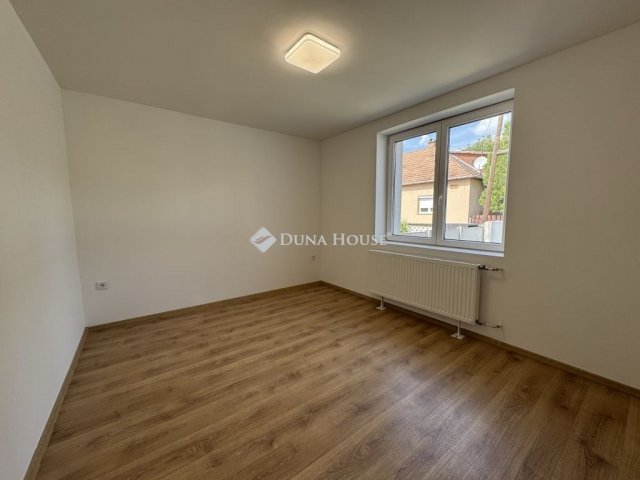 Eladó családi ház, Tokodon 64.99 M Ft, 4 szobás