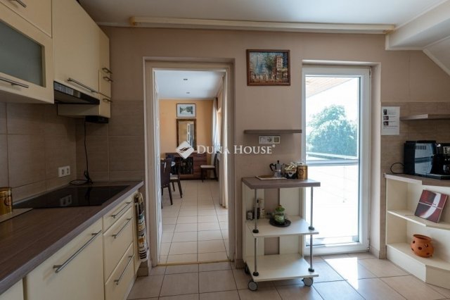 Eladó családi ház, Pécsett 169.9 M Ft, 5+2 szobás