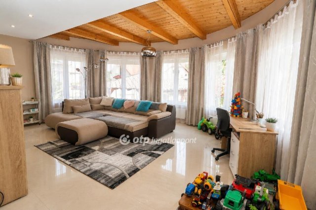 Eladó családi ház, Ráckevén 129.9 M Ft, 5 szobás