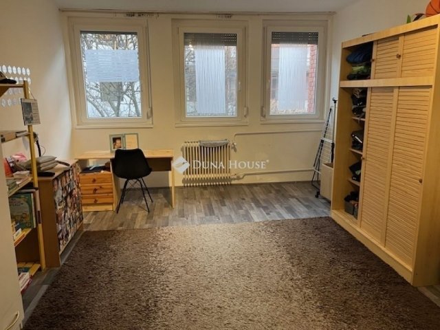 Eladó téglalakás, Pécsett 67.9 M Ft, 3 szobás