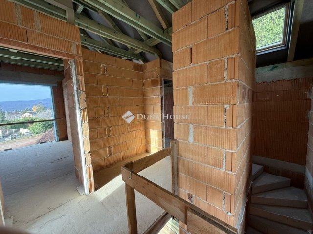 Eladó ikerház, Pécsett 169.9 M Ft, 4 szobás