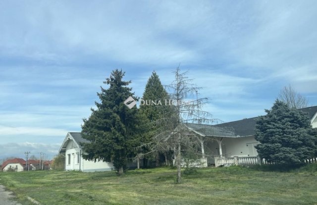 Eladó ipari ingatlan, Martonvásáron 890 M Ft