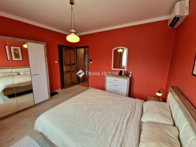 Eladó családi ház, Gyömrőn 219 M Ft, 10 szobás