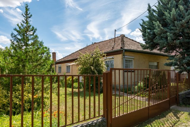Eladó családi ház, Zámolyon 24.9 M Ft, 3 szobás