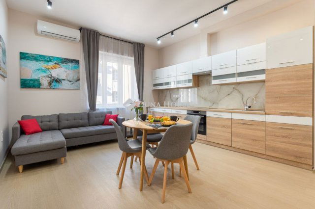 Eladó téglalakás, Budapesten, VII. kerületben 220 M Ft, 5 szobás