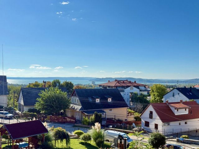 Eladó családi ház, Balatonfüreden 164 M Ft, 8 szobás