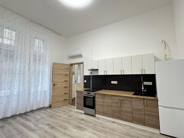 Eladó téglalakás, Budapesten, IX. kerületben, Lenhossék utcában