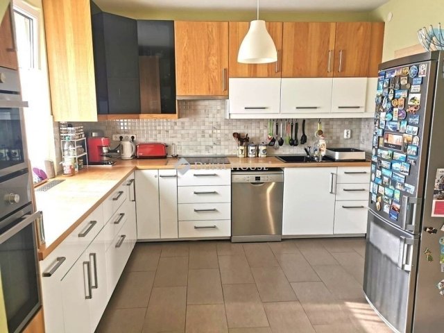 Eladó családi ház, Úrhidán 109 M Ft, 5 szobás