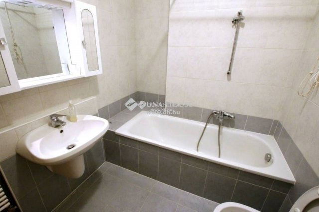 Kiadó téglalakás, albérlet, Pécsett 140 E Ft / hó, 2 szobás