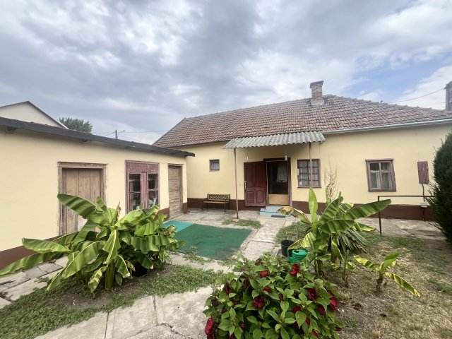 Eladó családi ház, Sarkadon 4.9 M Ft, 2 szobás
