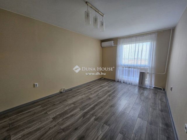 Kiadó panellakás, albérlet, Pécsett 130 E Ft / hó, 2 szobás