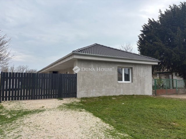 Eladó családi ház, Enyingen 36.8 M Ft, 2 szobás