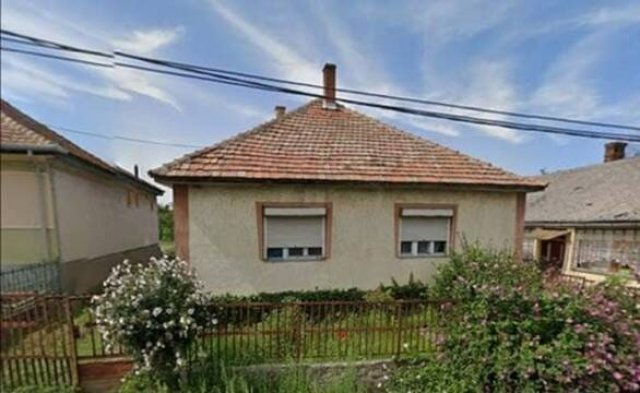 Eladó családi ház, Perén 9.9 M Ft, 2+1 szobás