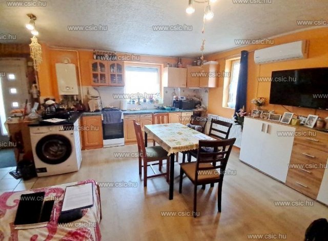 Eladó családi ház, Budapesten, IV. kerületben 199.99 M Ft