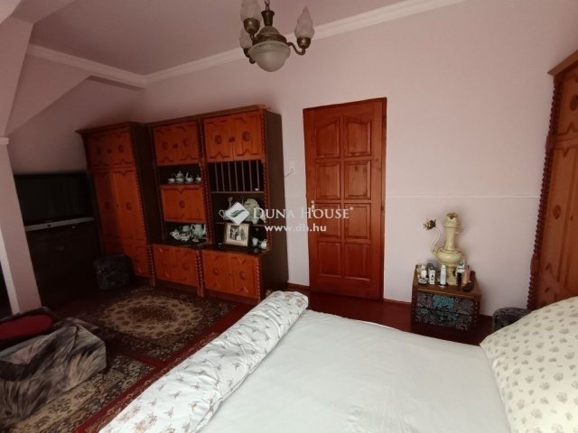 Eladó családi ház, Szegeden 92 M Ft, 5 szobás