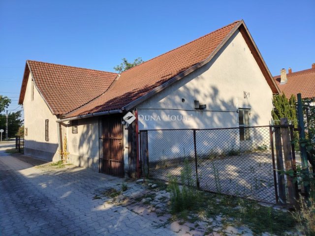 Eladó üzlethelyiség, Szabadbattyánban 24 M Ft