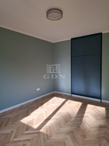 Eladó téglalakás, Veszprémben 49.9 M Ft, 2 szobás