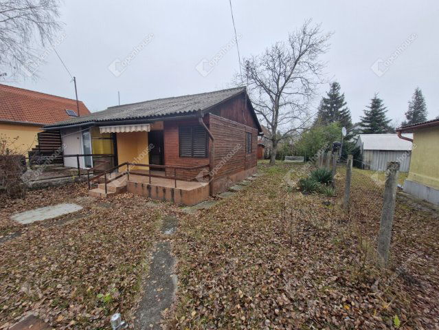 Eladó nyaraló, Balatonkeresztúron 34.9 M Ft, 2 szobás