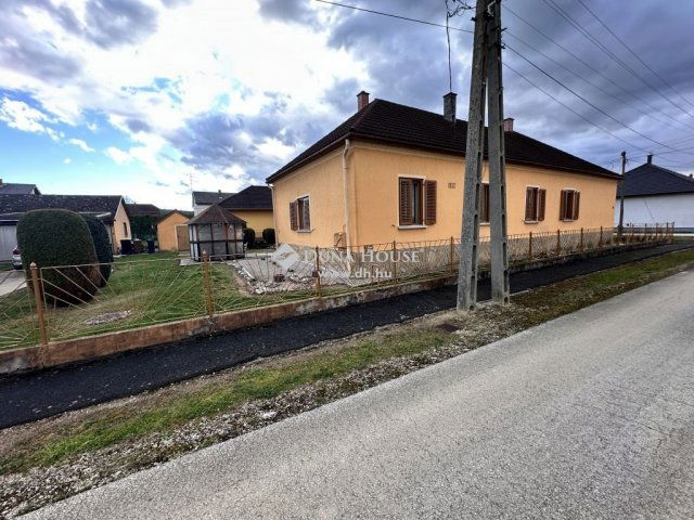 Eladó családi ház, Szentgotthárdon 54.5 M Ft, 4+1 szobás