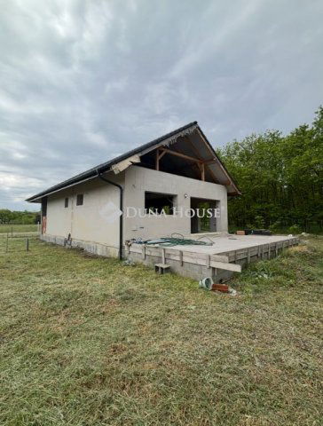 Eladó családi ház, Csemőn, Akácos utcában 34.9 M Ft, 3 szobás
