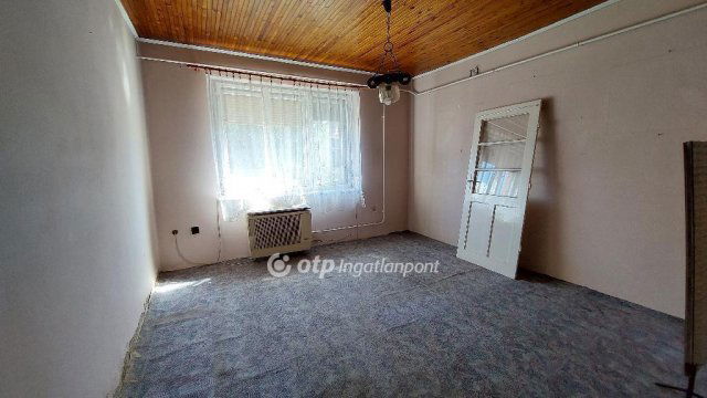 Eladó családi ház, Kisújszálláson 17 M Ft, 2 szobás