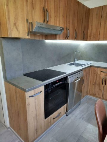 Eladó panellakás, Székesfehérvárott, Kelemen Béla utcában