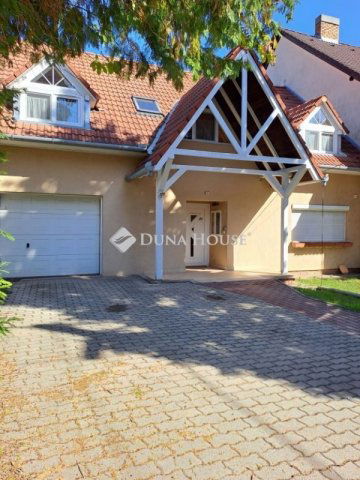 Kiadó családi ház, albérlet, Pécsett 390 E Ft / hó, 5 szobás