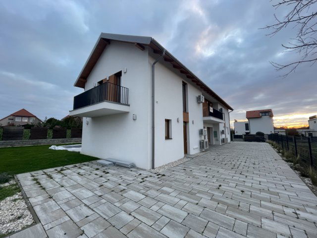 Eladó ikerház, Balatonfüreden 169 M Ft, 5 szobás