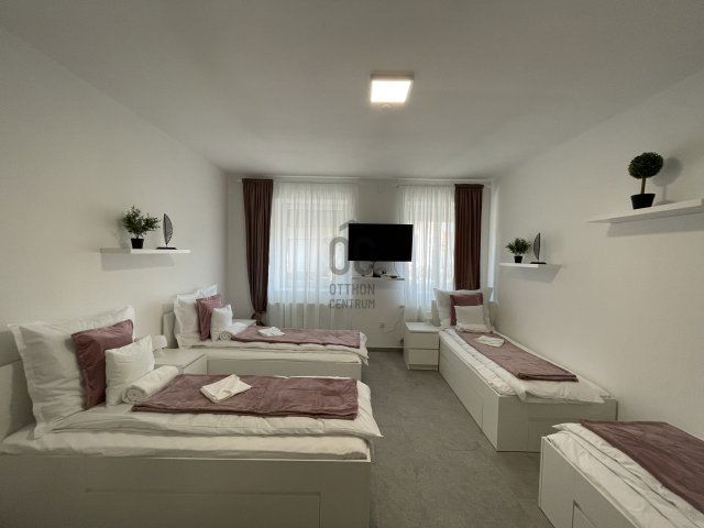 Eladó családi ház, Debrecenben 125 M Ft, 8 szobás