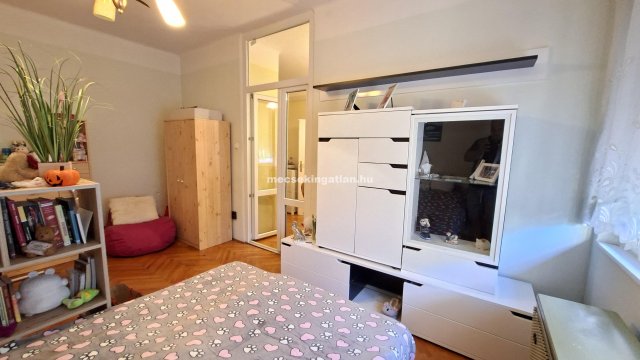 Kiadó téglalakás, albérlet, Pécsett 140 E Ft / hó, 1 szobás