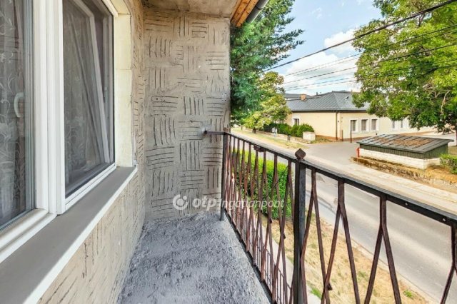 Eladó családi ház, Zsámbékon 89.9 M Ft, 5+2 szobás