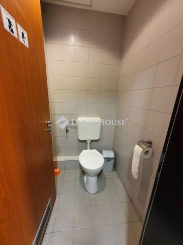 Eladó üzlethelyiség, Budapesten, IV. kerületben 75 M Ft