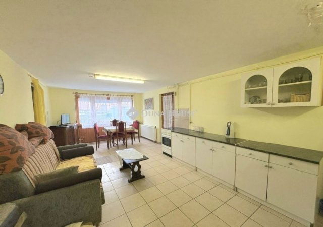 Eladó családi ház, Úrin 75.9 M Ft, 3 szobás