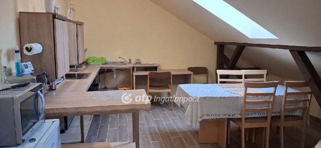 Kiadó téglalakás, albérlet, Szegeden 130 E Ft / hó, 1+1 szobás