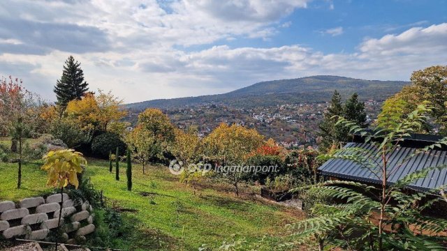 Eladó családi ház, Pécsett 122 M Ft, 2 szobás