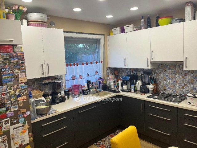 Eladó téglalakás, Magyaralmáson 47.9 M Ft, 2+1 szobás