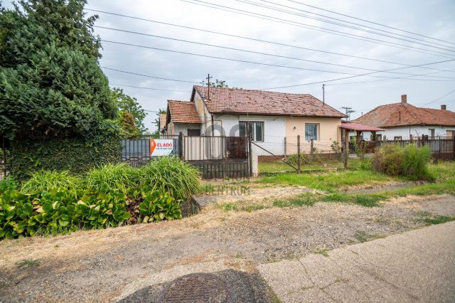 Eladó családi ház, Szekszárdon, Patak utcában 27 M Ft, 4 szobás