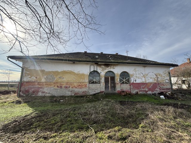 Eladó családi ház, Cegléden 28 M Ft, 5 szobás